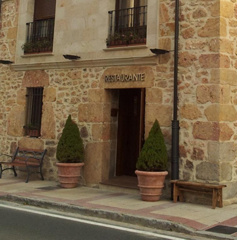 Hostal Restaurante La Muralla Oña 외부 사진